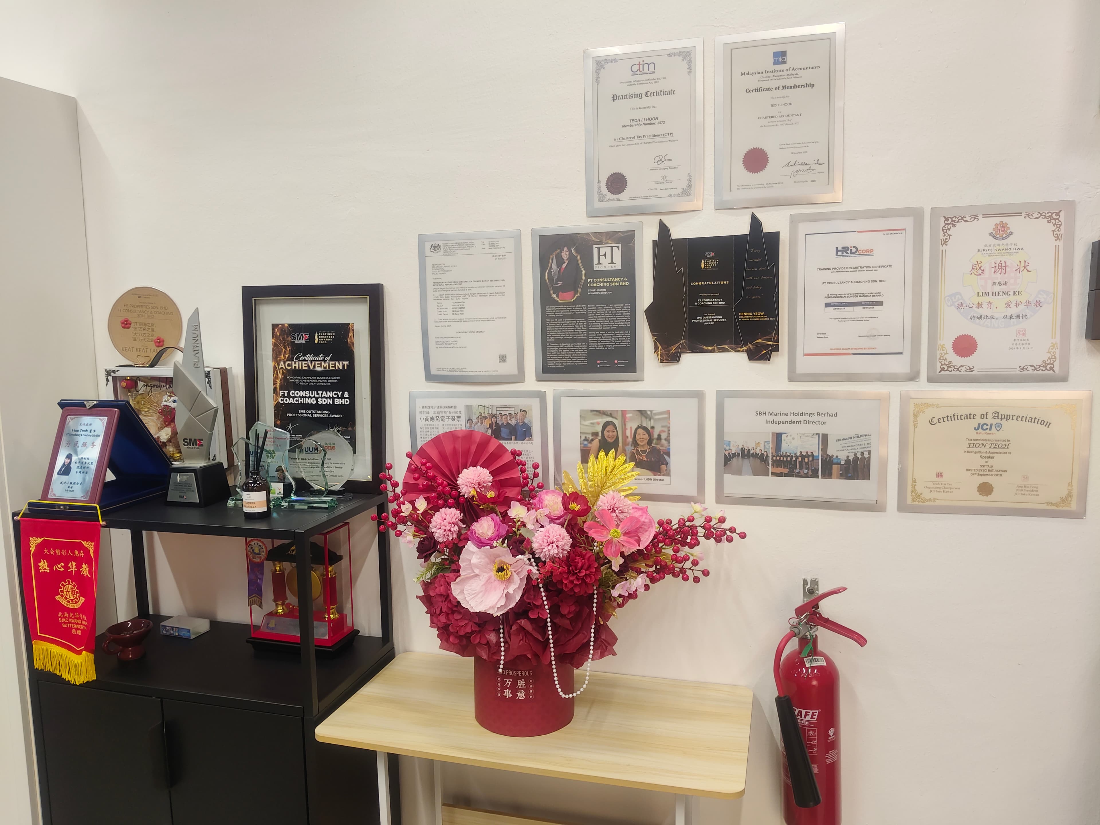 FT Consultancy office awards and certifications